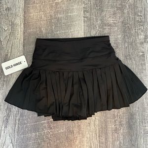 black gold hinge tennis skirt! (size small, never worn)